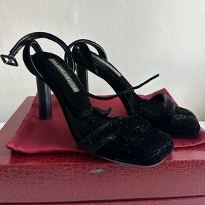 (Sz. 8/ sz. 38) Tamara Mellon Black Velvet Solar100